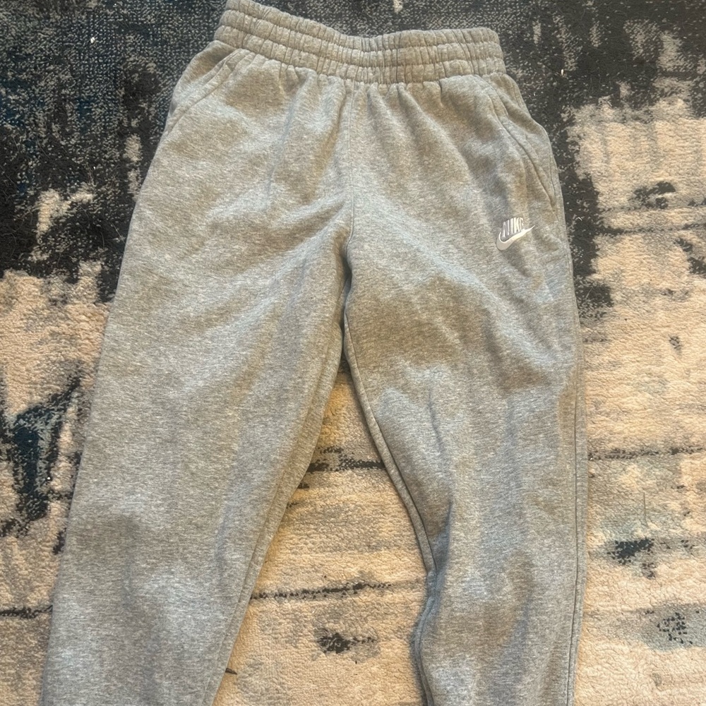 Nike joggers, youth M